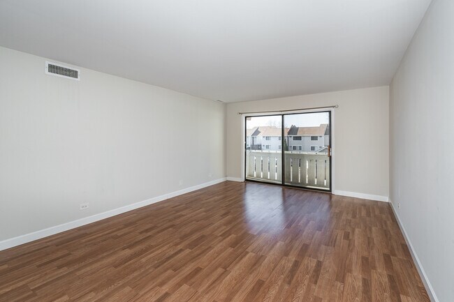 Building Photo - 1000 Bayside Dr