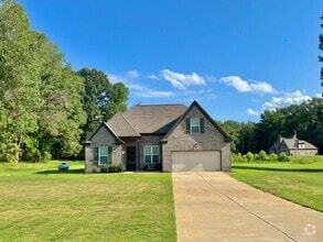 Building Photo - 153 Crimsonwood Dr