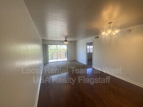 Building Photo - 3200 S Litzler Dr