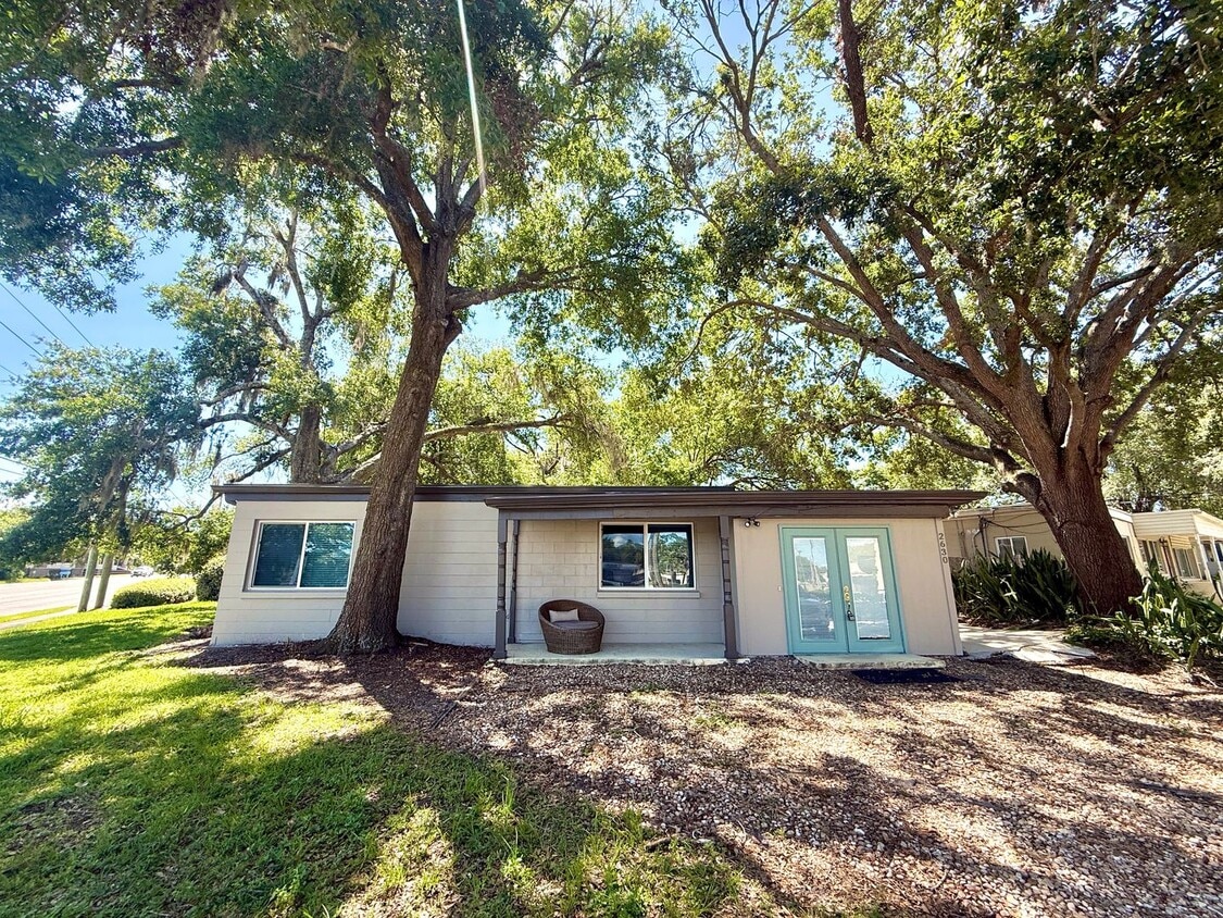 Primary Photo - ADORABLE 2 BED WINTER PARK RENTAL HOME