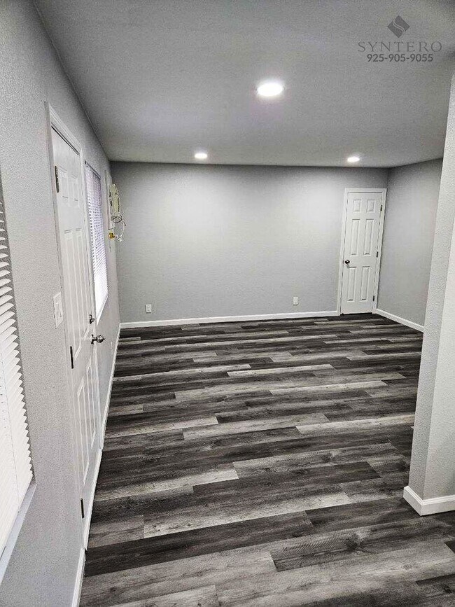 Foto del edificio - Newly Renovated Ground Floor Apartment off...