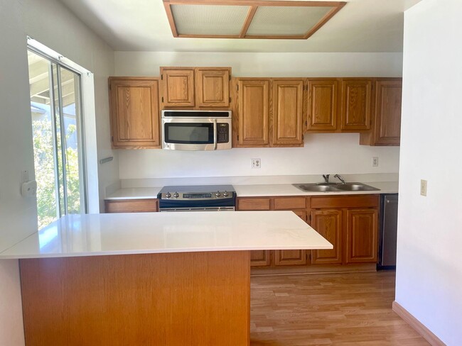 Building Photo - 1 Bedroom Condo Near Downtown WC