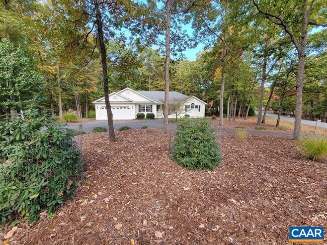 Building Photo - 1 Fairway Dr