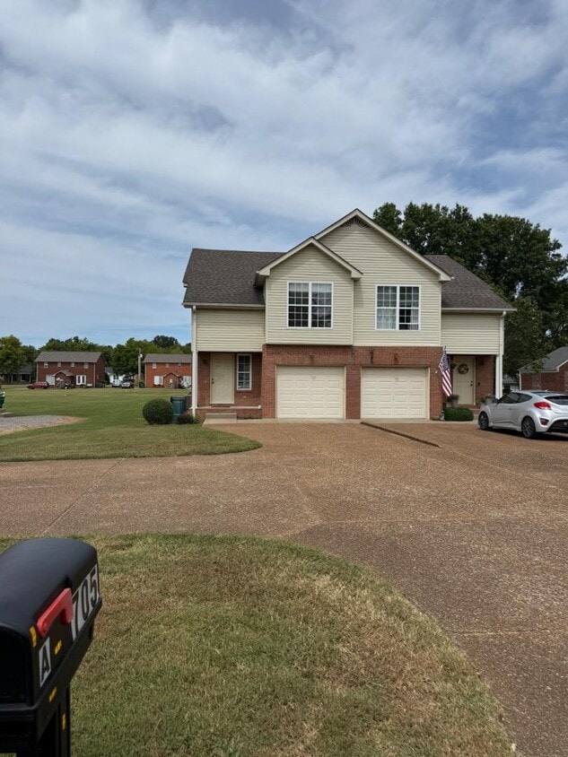 Primary Photo - 705 Vanview Dr