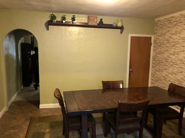 Building Photo - Beautiful McKees Rocks 2 BR