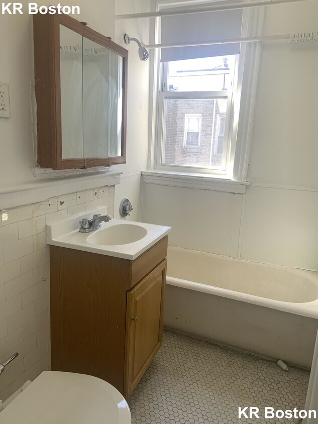 Building Photo - 1420 Boylston St