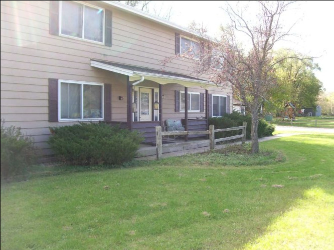 Foto principal - 215 W Waukesha Rd