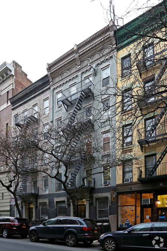 Foto principal - 321-323 W 47th St