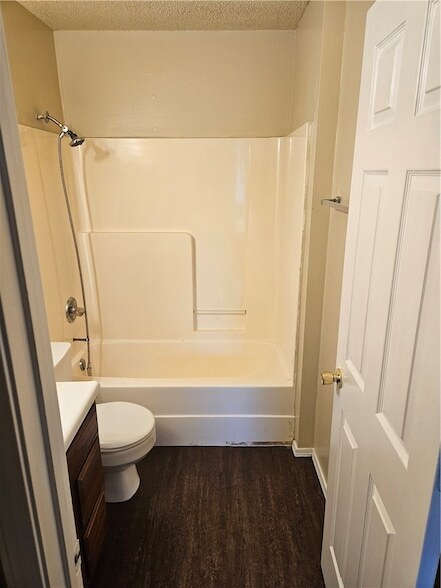 Foto del edificio - 1901 Dogwood Pl