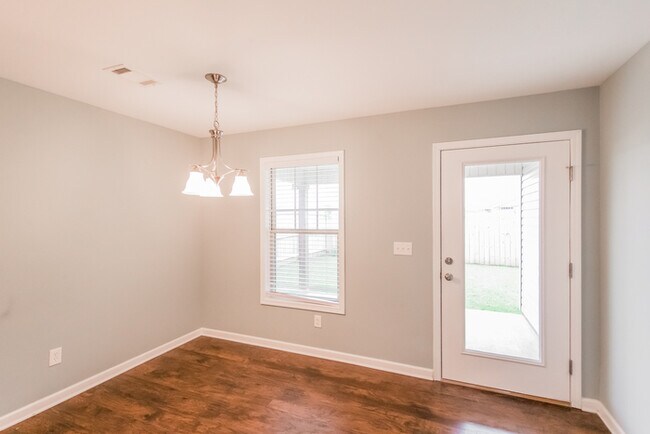 Foto del edificio - Available Now! Grand Home in Great Neighbo...