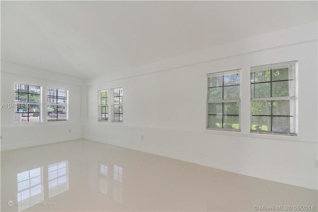 Building Photo - 420 NE 23rd St