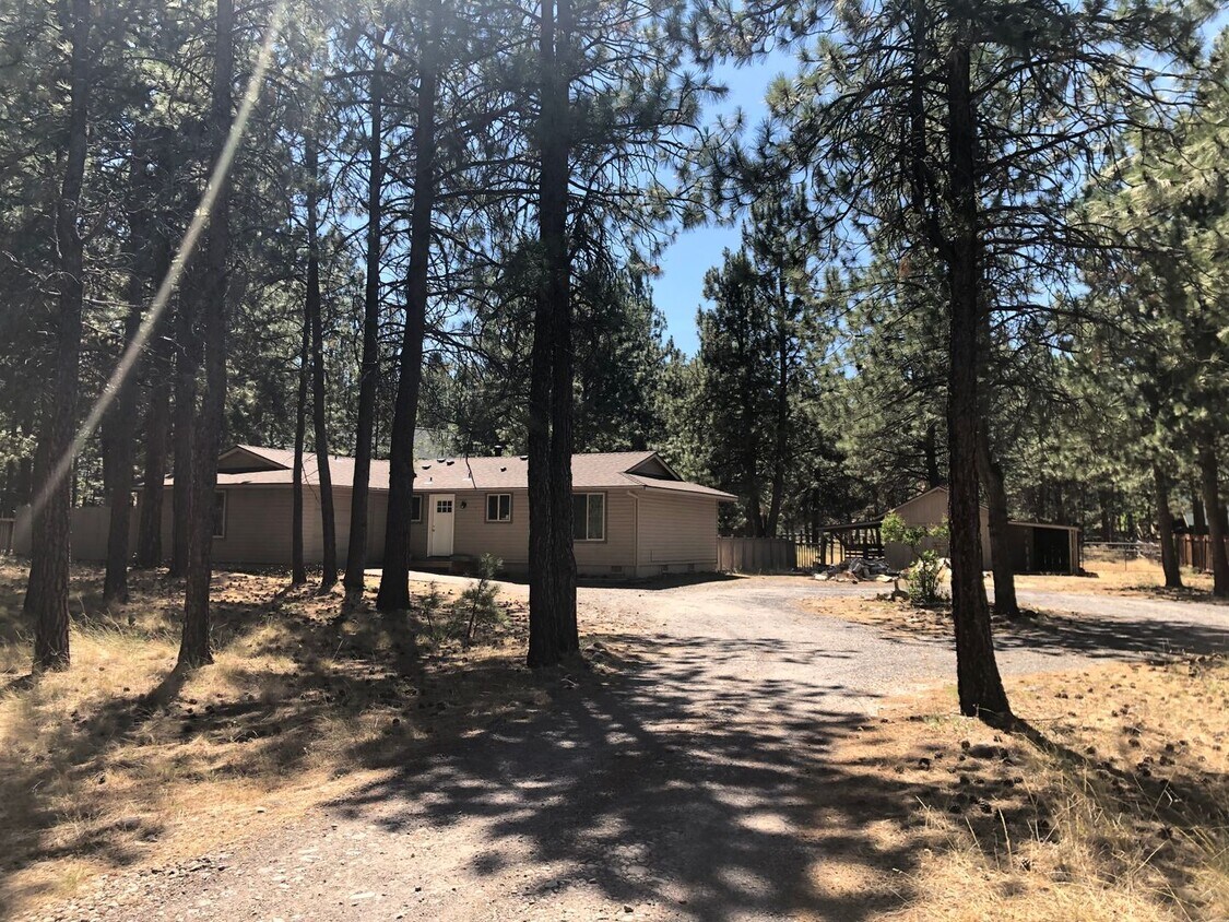 Primary Photo - Cozy 3-Bedroom in Beautiful Tollgate!