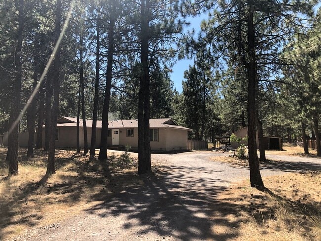 Building Photo - Cozy 3-Bedroom in Beautiful Tollgate! ***water included***