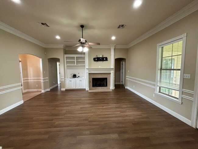 Building Photo - Gorgeous 3 Bedroom Home in South Bossier