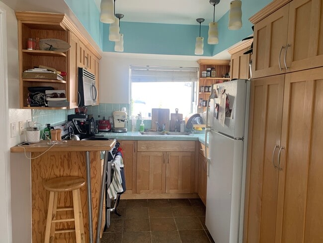 Kitchen-3 - 233 18th Pl