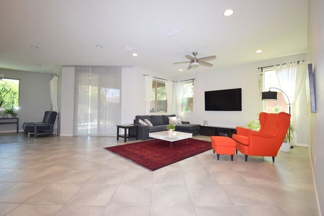 Foto del edificio - Beautiful single level 4 bedroom 2.5 bath Gilbert home.