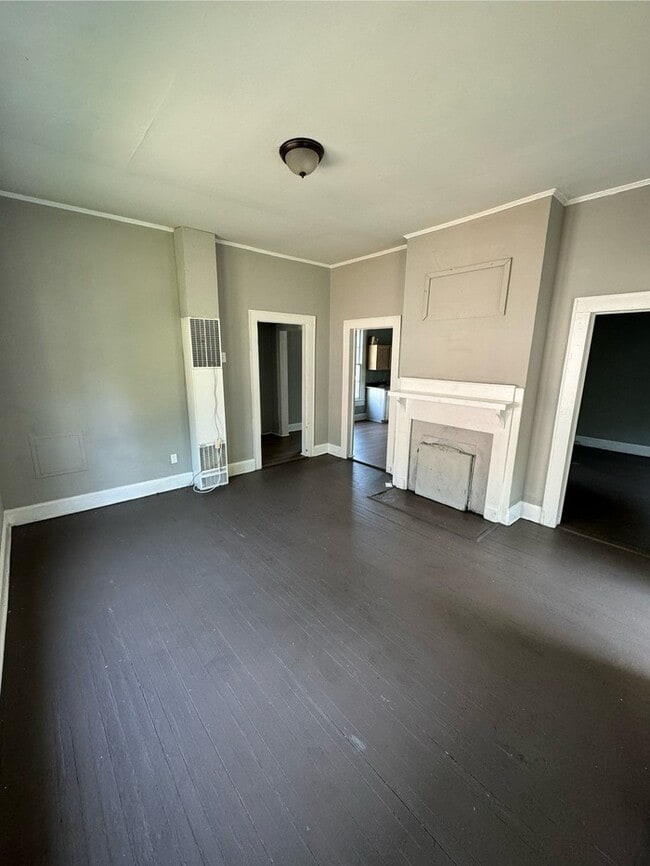 Building Photo - 323 Hasty St