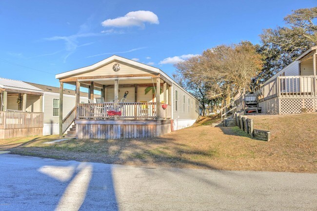 Building Photo - 1530 Salter Path Rd