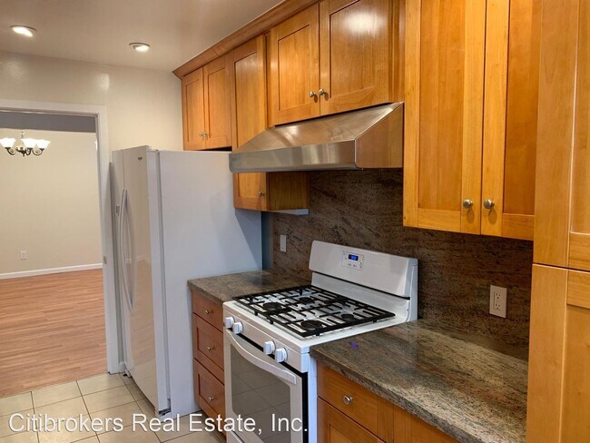 Building Photo - 9 br, 3 bath House - 2595 Oakmont Drive