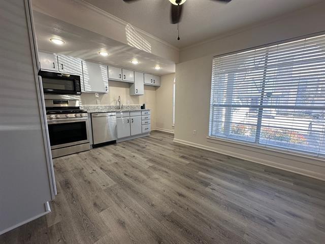 Foto del edificio - 15909 Coolwood Dr