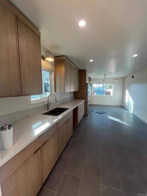 Building Photo - 1055 Evergreen Dr