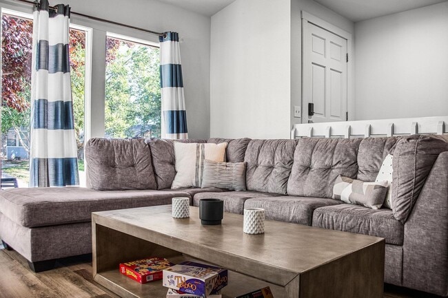 Building Photo - Furnished Short-Term Rental in Eagle – Pool & Prime Location!