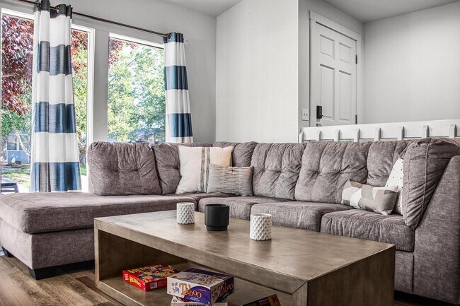 Foto del edificio - Furnished Short-Term Rental in Eagle – Pool & Prime Location!