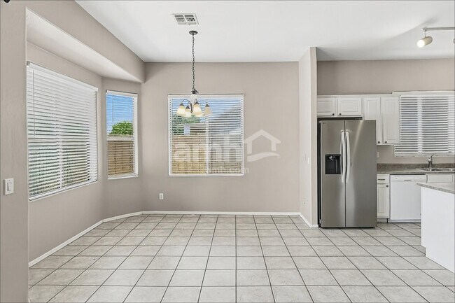 Foto del edificio - 12717 W Earll Dr
