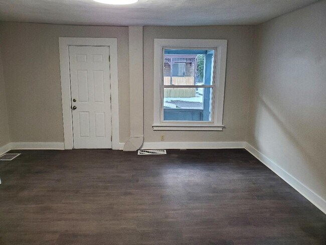 Building Photo - 548 Larimer Ave