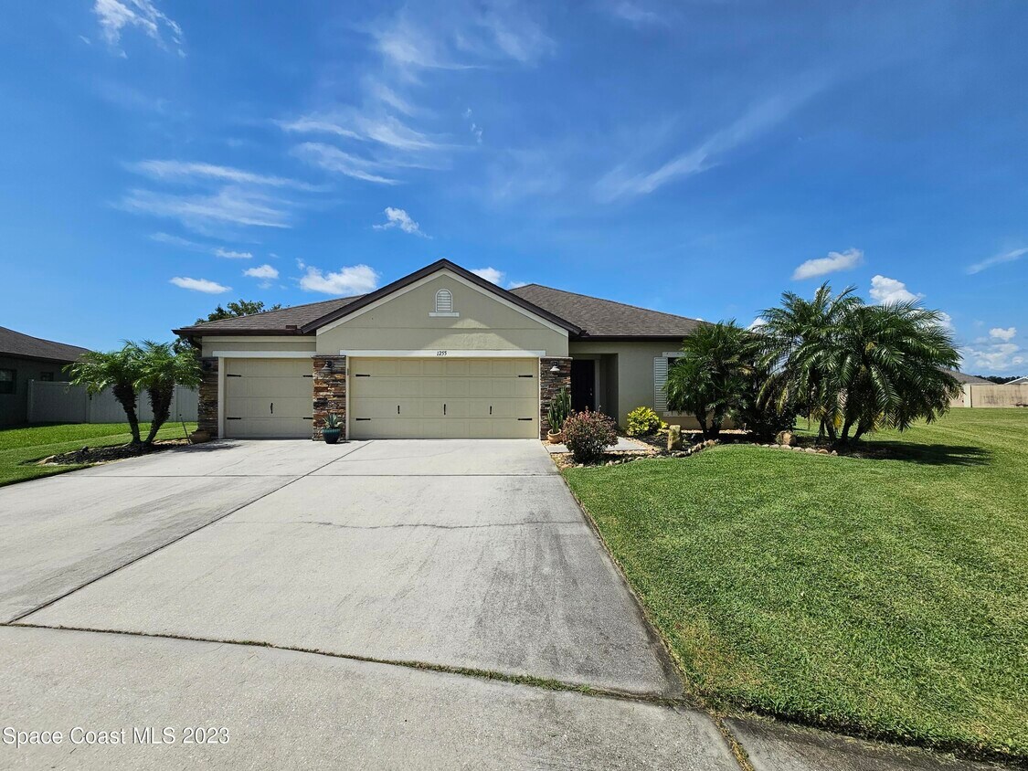 Primary Photo - 1255 Sangria Cir