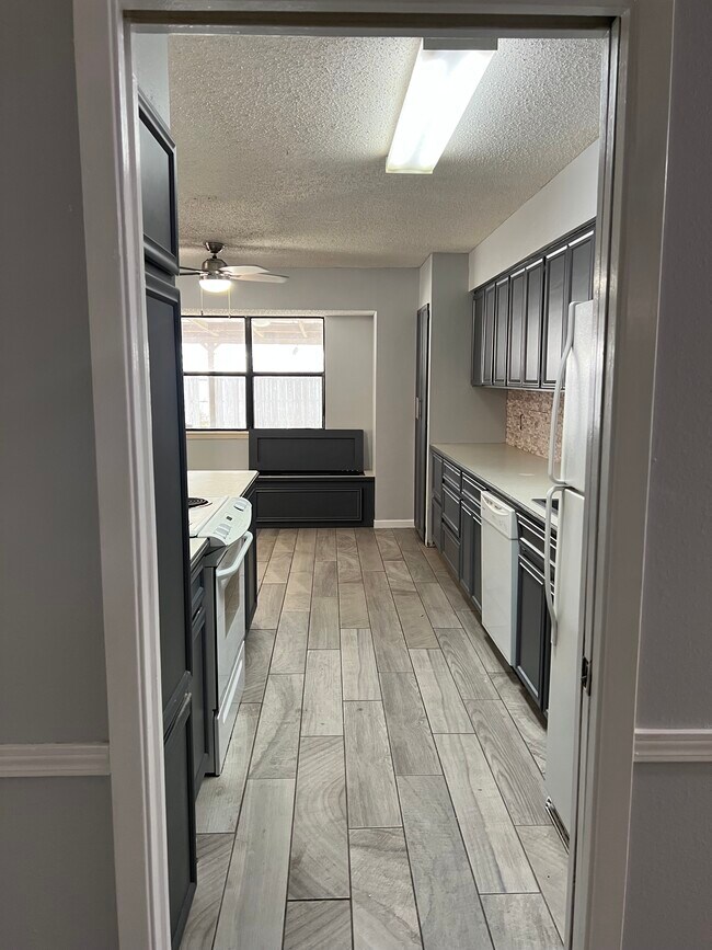 Building Photo - 3413 Cartagena Dr