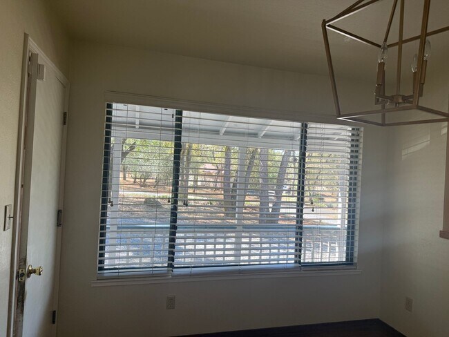 Building Photo - 4161 Helen Ln