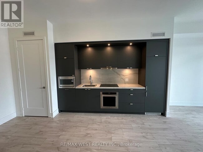 Building Photo - 259 The Kingsway