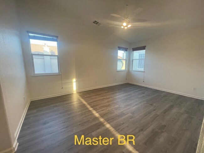 Building Photo - 9320 Willow Pond Cir