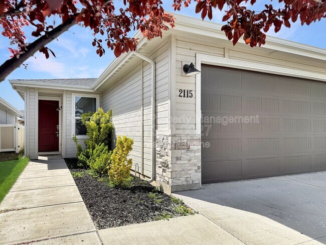 Building Photo - 2115 W Bella Ln