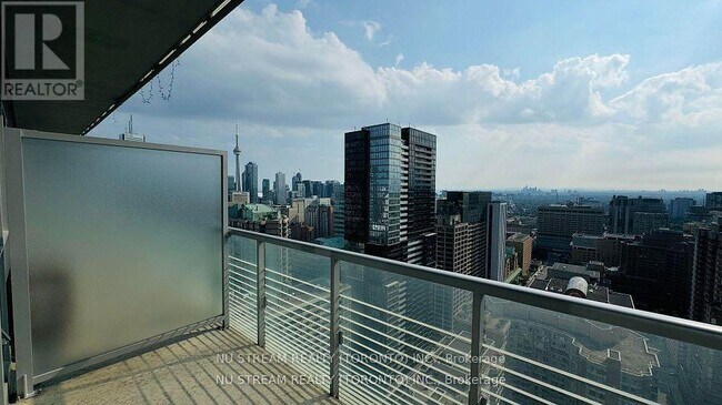 Photo du bâtiment - 386-3386 Yonge St