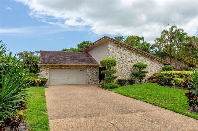 Foto del edificio - 1000 E Cypress Dr