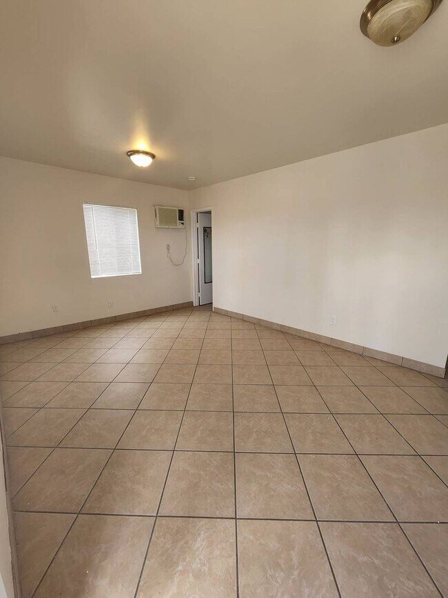 Foto del edificio - 72121 Hatch Rd
