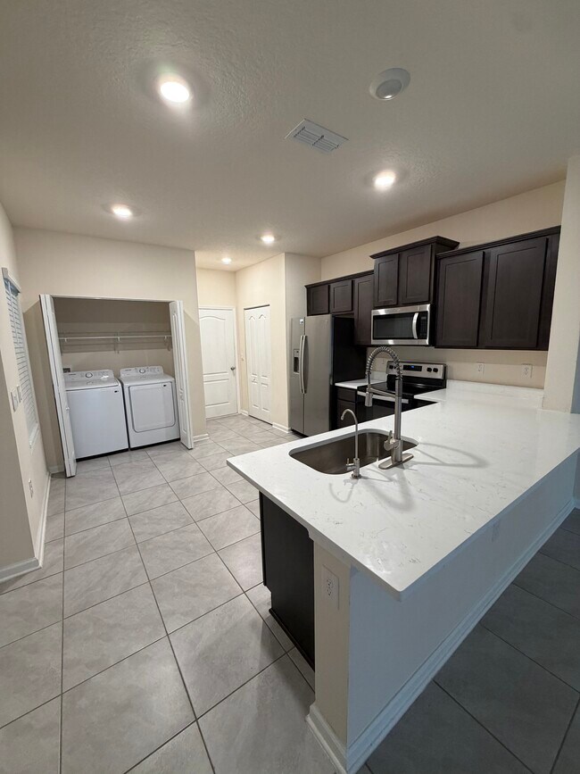 Foto del edificio - 9507 Star Dr