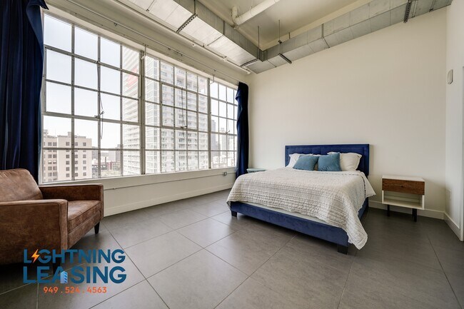 Building Photo - 939-933 S Broadway