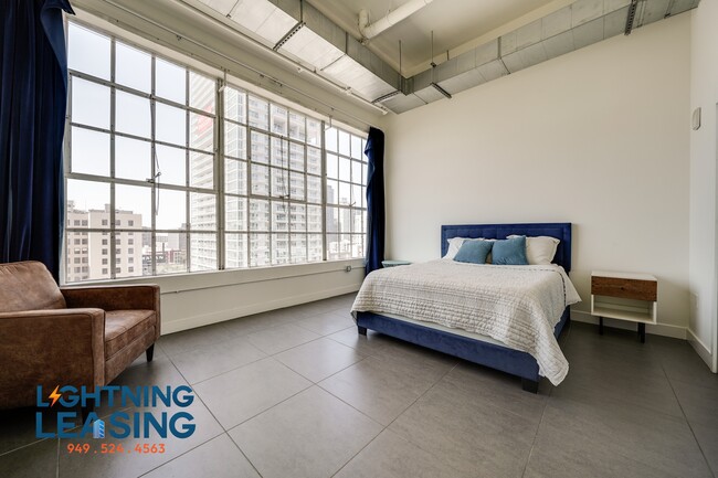 Foto del edificio - 939 S Broadway-1008