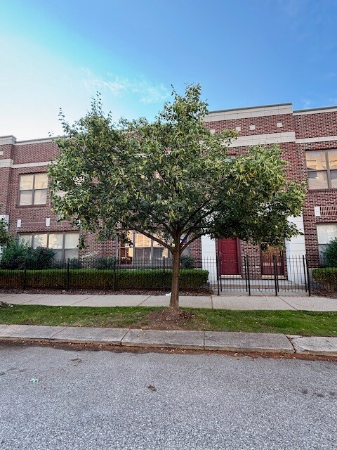 Building Photo - 64 W Bethune St