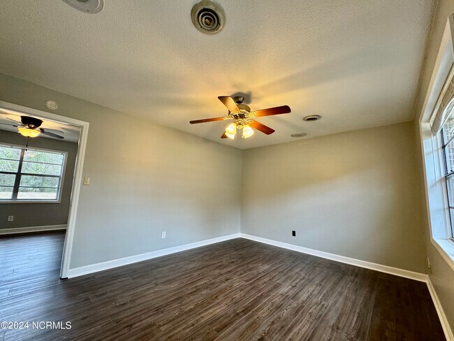 Foto del edificio - 526 W Thurman Rd