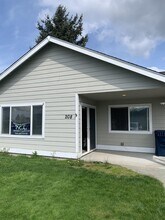 Building Photo - 208 Noble St