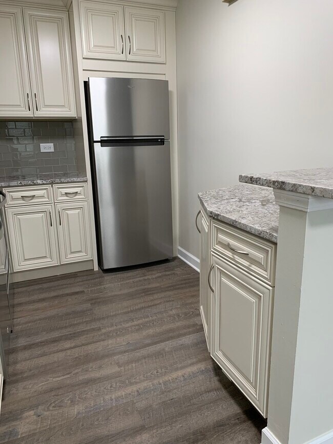 Building Photo - 540 Del Lago Dr