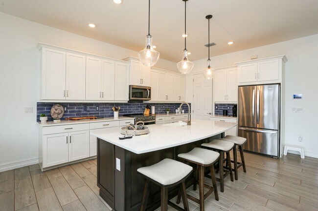 Foto del edificio - ***STUNNING-NAPLES RESERVE***POOL HOME***FULLY FURNISHED ANNUAL or SEASONAL***3 BEDS +DEN/4 BATH*...