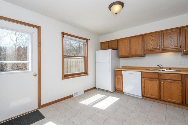 Building Photo - 208 Applewood Ln