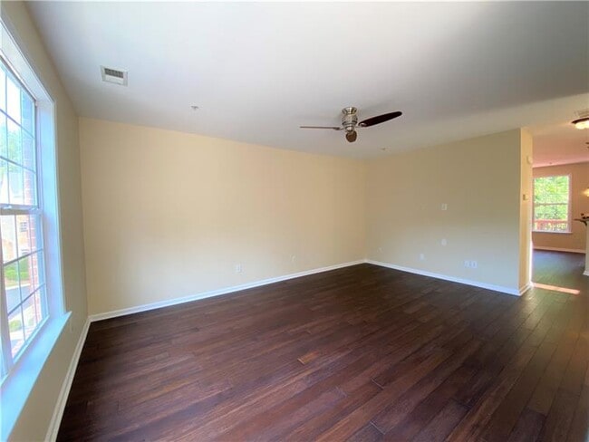 Building Photo - 4680 Creekside Villas Way