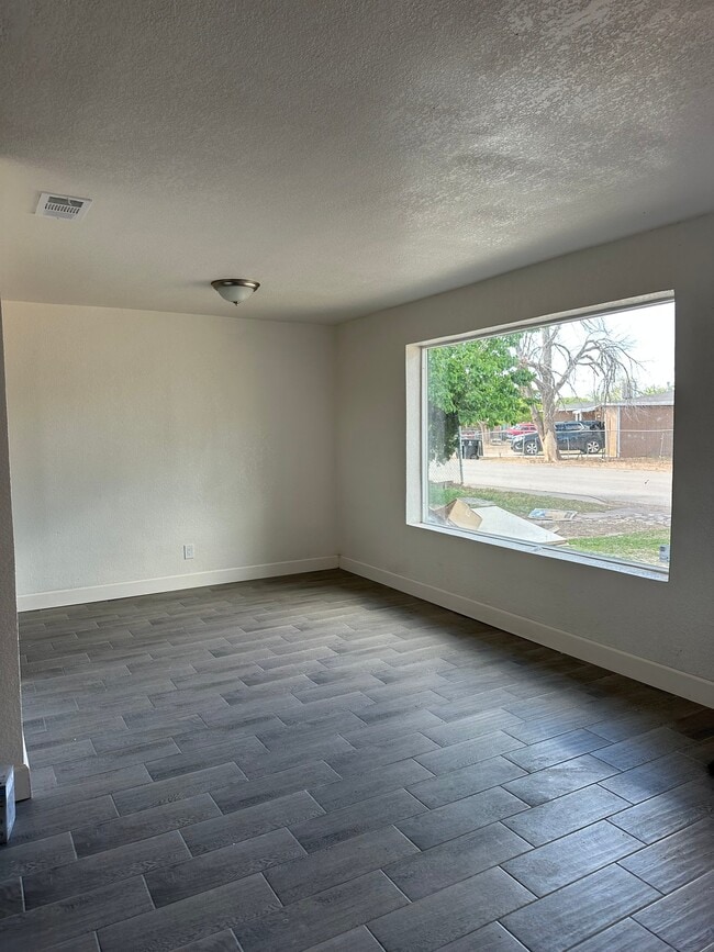 Building Photo - 23 W Eyman St