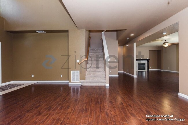 Building Photo - 2422 Carson Ave